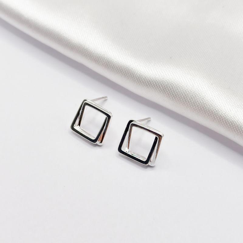 BRINCO PRATA FIO QUADRADO ENTRELAÇADO