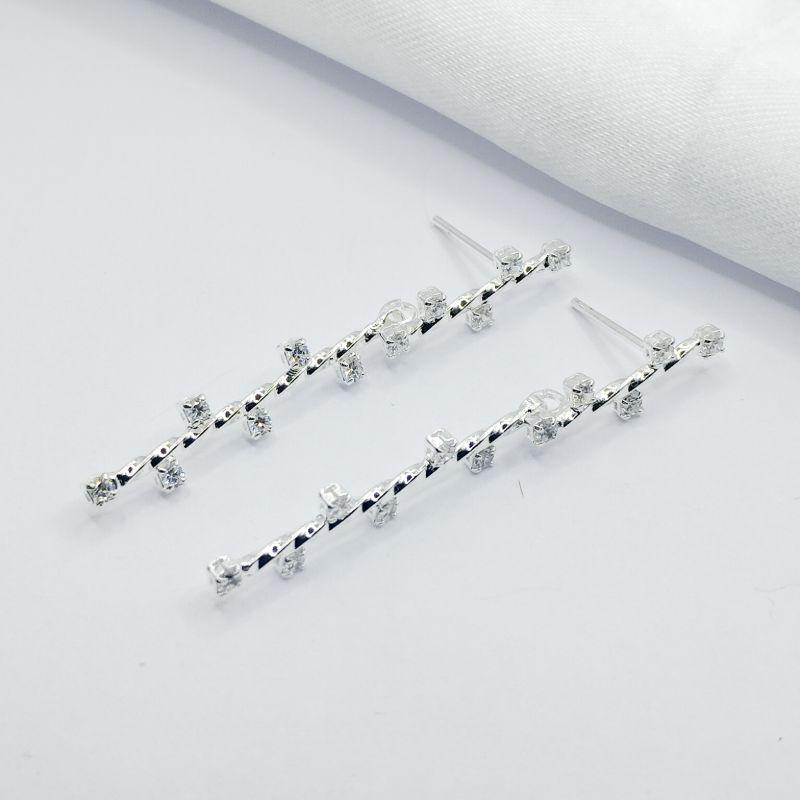 BRINCO PRATA FIO TORCIDO COM ZIG ZAG DE ZIRCÔNIA