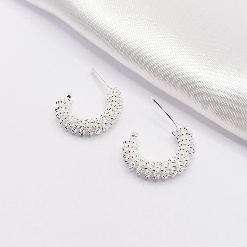 BRINCO PRATA MEIA ARGOLA MOLINETE