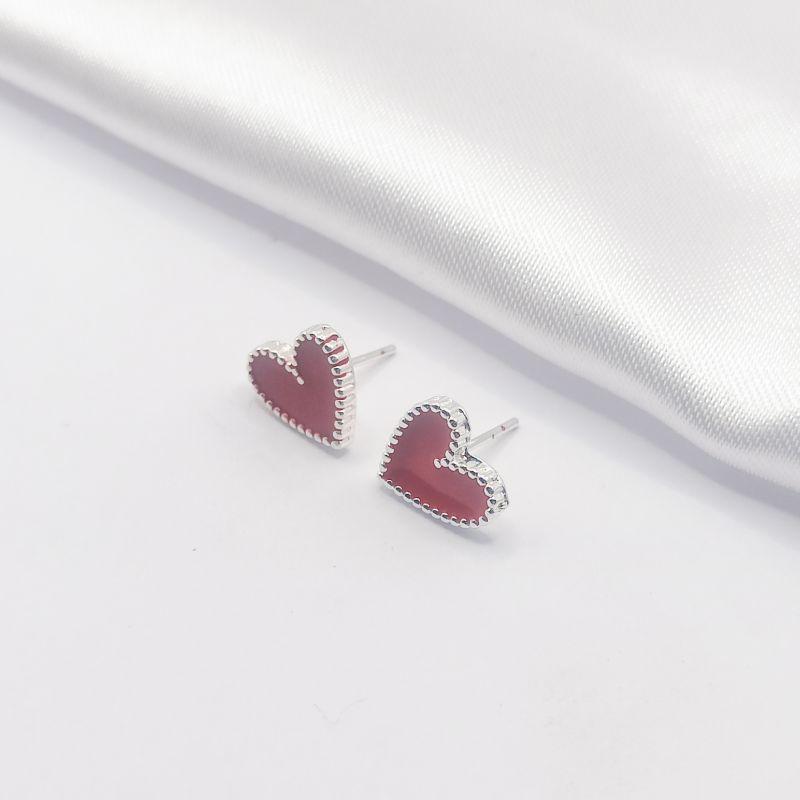 BRINCO PRATA RESINA VERMELHA