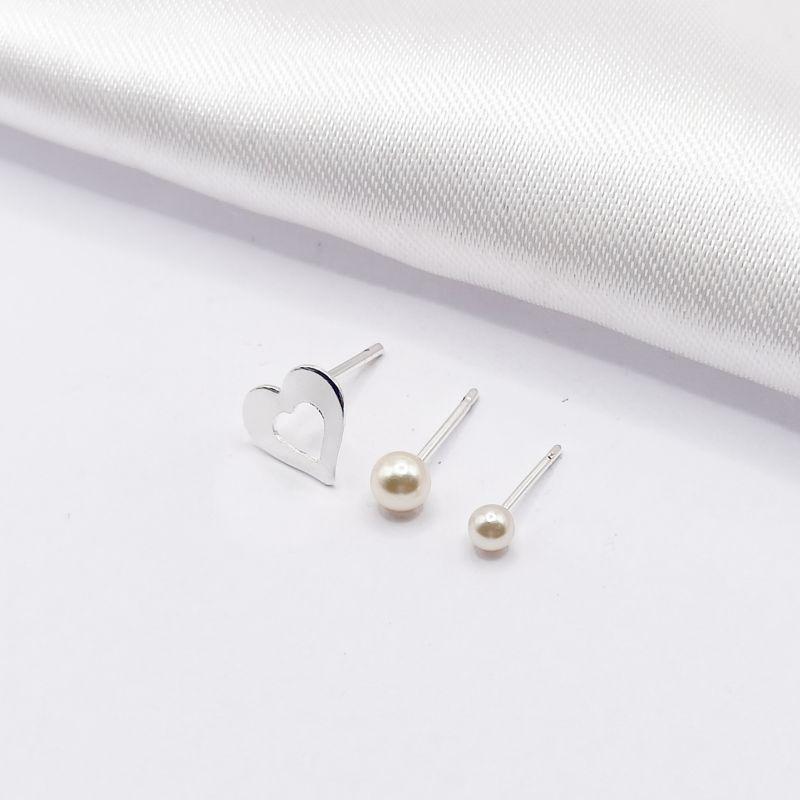 BRINCO PRATA TRIO 2 PÉROLAS E CORAÇÃO VAZADO