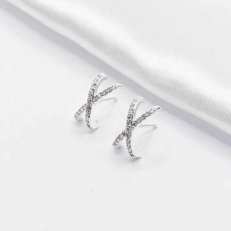 BRINCO PRATA  X CURVILÍNEO COM ZIRCÔNIA