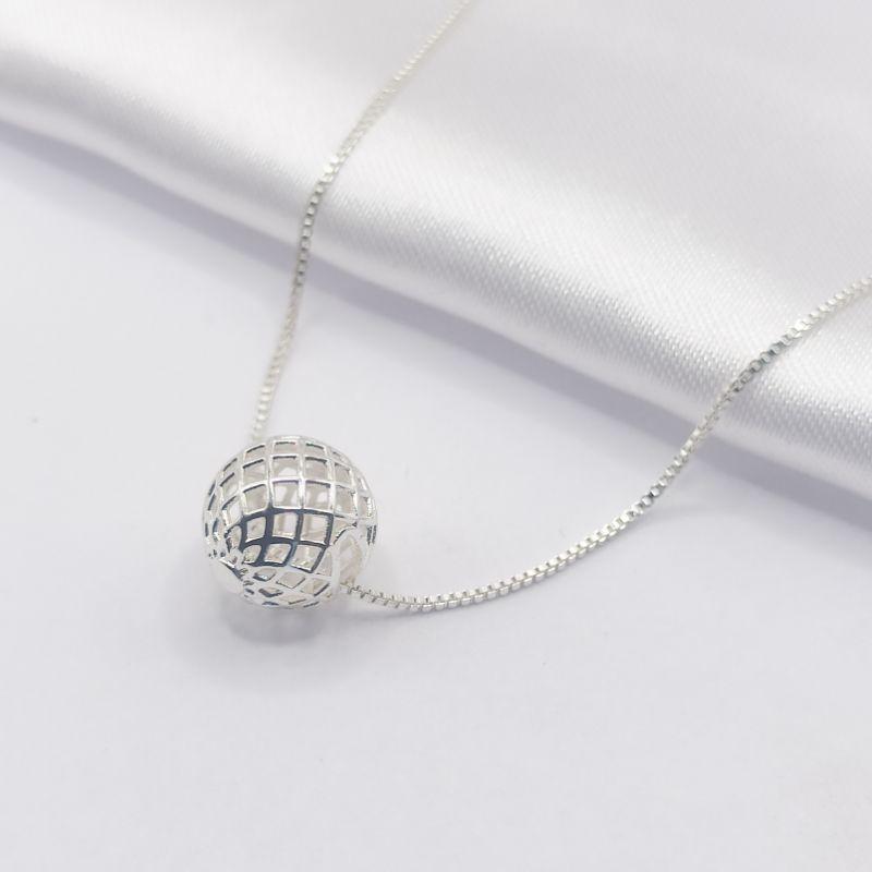 GARGANTILHA DOURADA BOLA RENDADO 45CM