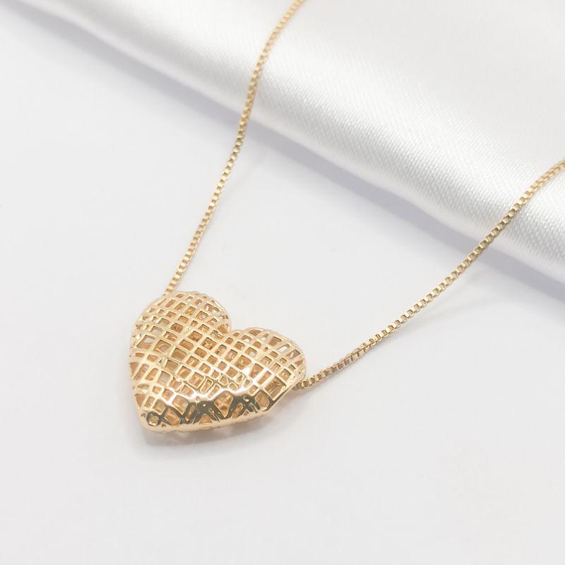 GARGANTILHA DOURADA CORAÇÃO RENDADO 45CM