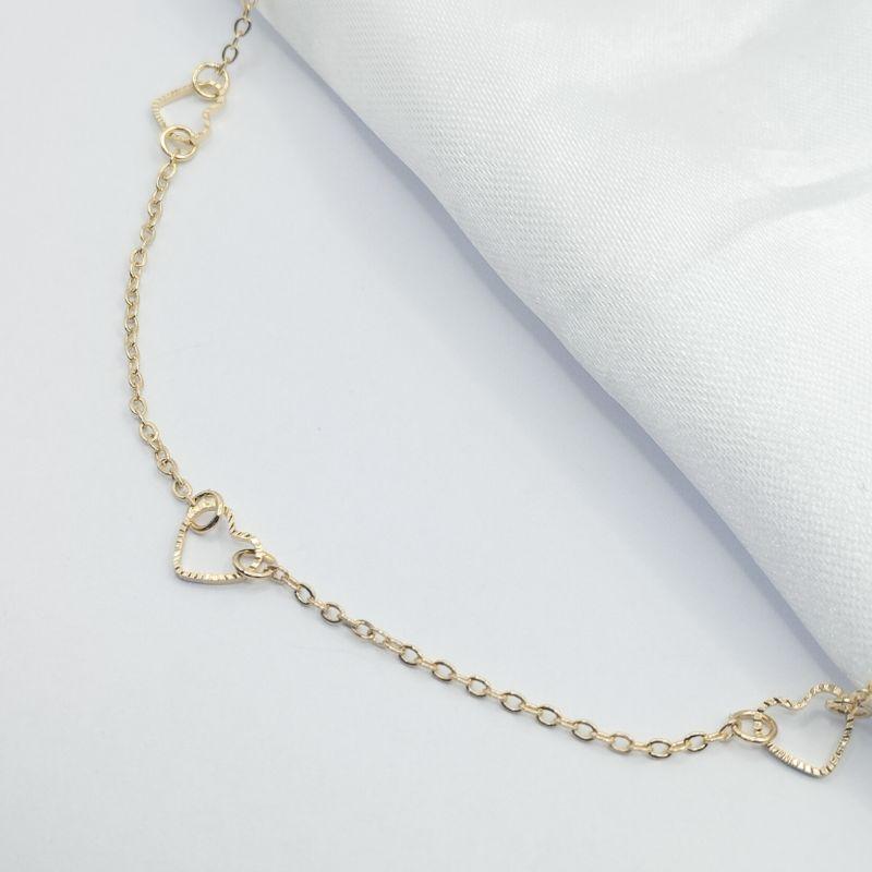 GARGANTILHA DOURADA CHOKER CORAÇÕES VAZADOS 35 CM