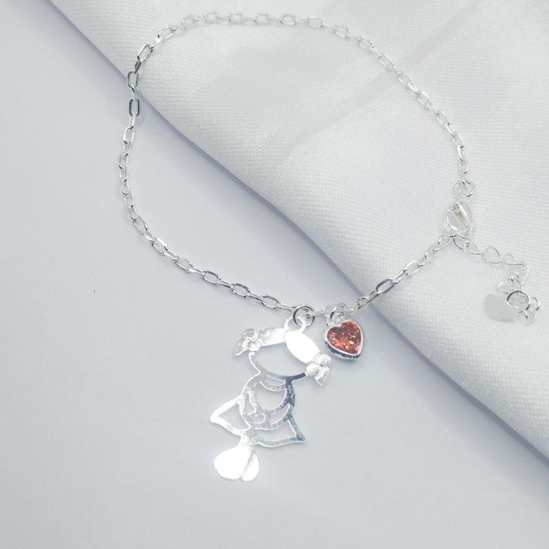 PULSEIRA PRATA TIJOLINHO COM PINGENTE MENINA LISO VAZADO E CORAÇÃO DE PEDRA