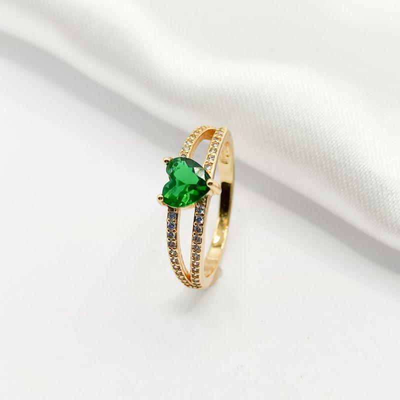 ANEL DOURADO 2 FIOS CRAVEJADOS E CORAÇÃO CRISTAL VERDE