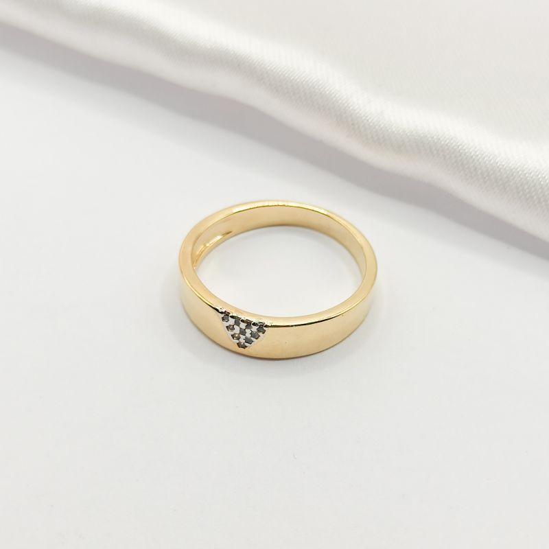 ANEL DOURADO COM DETALHE TRIÂNGULAR CRAVEJADO