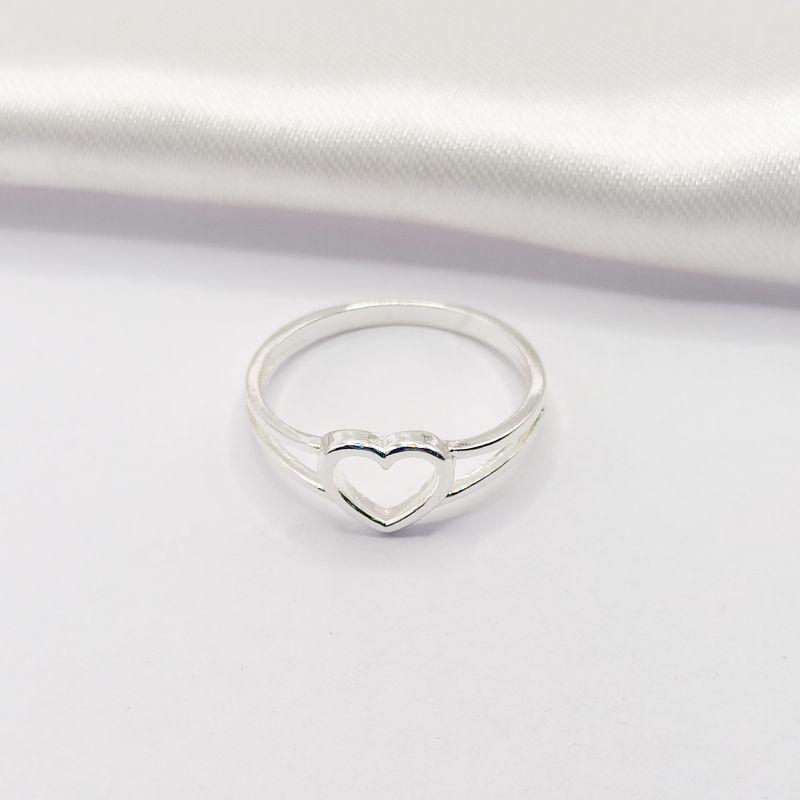 ANEL PRATA CORAÇÃO FIO LISO