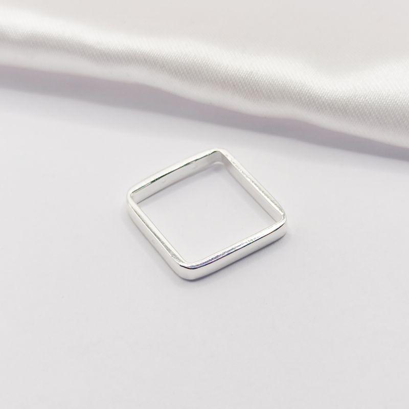 ANEL PRATA FIO QUADRADO LISO