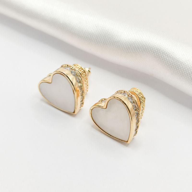 BRINCO DOURADO CORAÇÃO MADREPÉROLA E ZIRCÔNIA