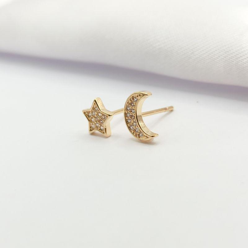 BRINCO DOURADO DUPLO ESTRELA E LUA CRAVEJADOS