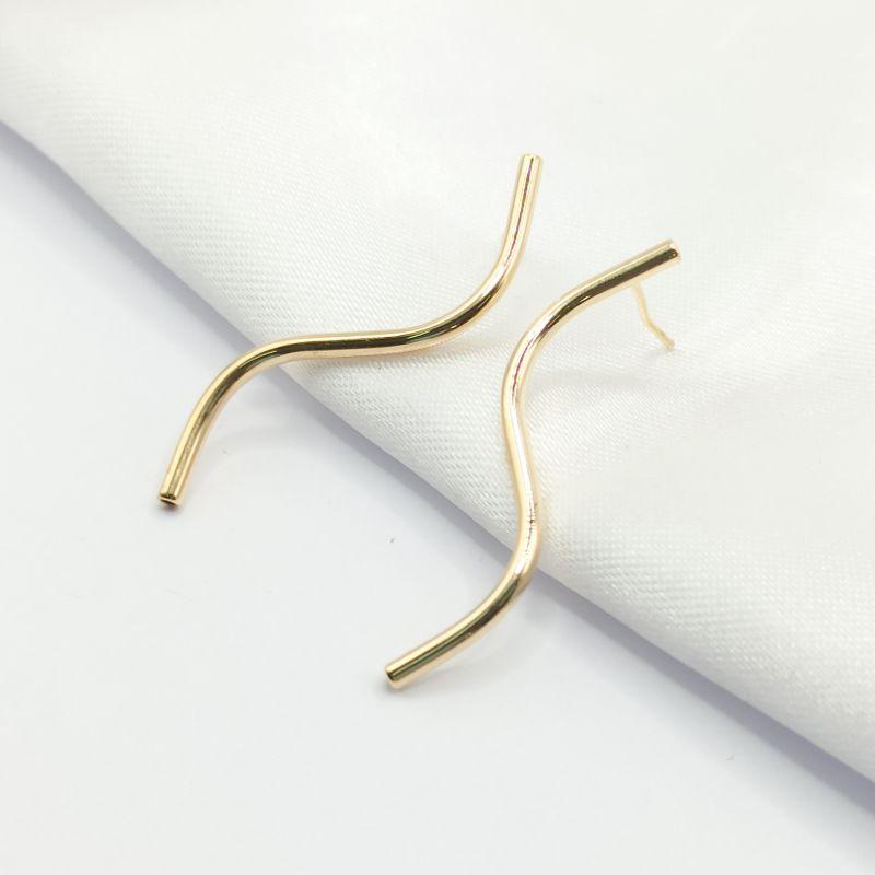 BRINCO DOURADO FIO ONDULADO LISO