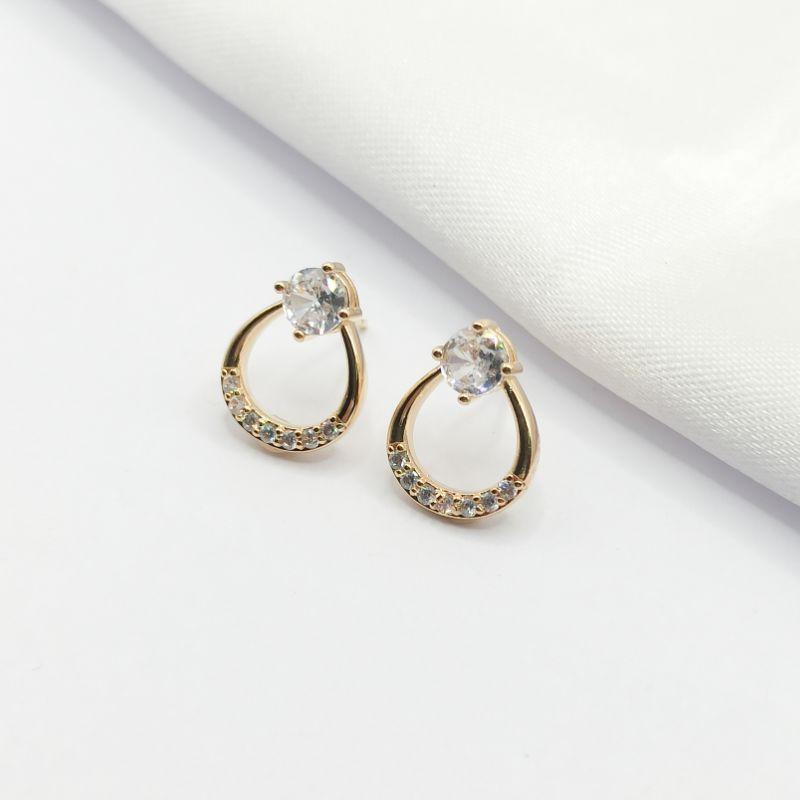 BRINCO DOURADO GOTA VAZADA COM PONTO DE LUZ