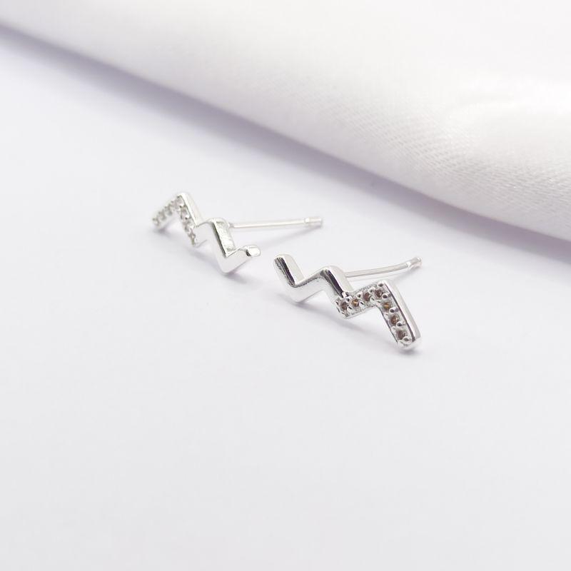 BRINCO DOURADO ONDINHA METADE CRAVEJADO