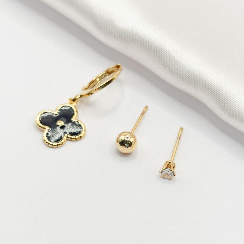 BRINCO DOURADO TRIO VAN CLEEF BLACK BOLINHA LISA E PONTO DE LUZ
