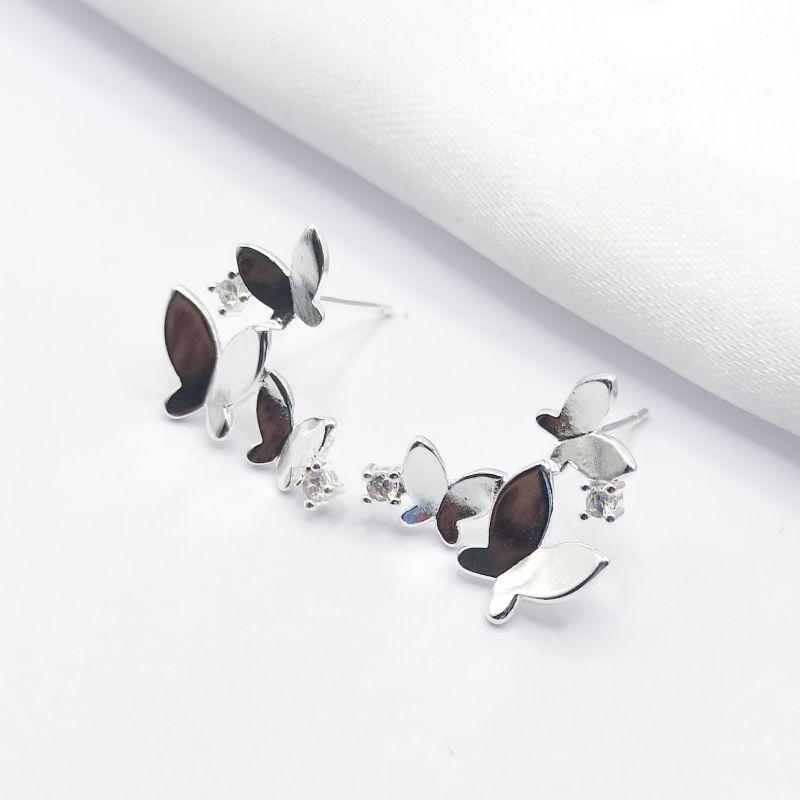 BRINCO PRATA  3 BORBOLETAS LISAS E 2 CRISTAIS