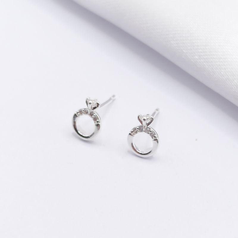 BRINCO PRATA ALIANÇA COM ZIRCÔNIA E PONTO DE LUZ