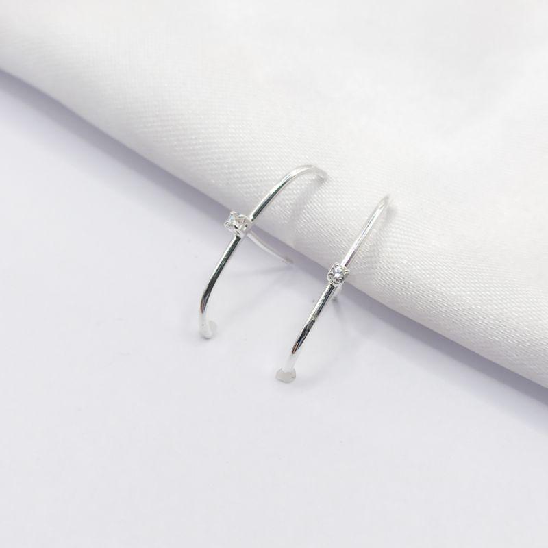 BRINCO PRATA EAR CUFF FIO COM PONTO DE LUZ