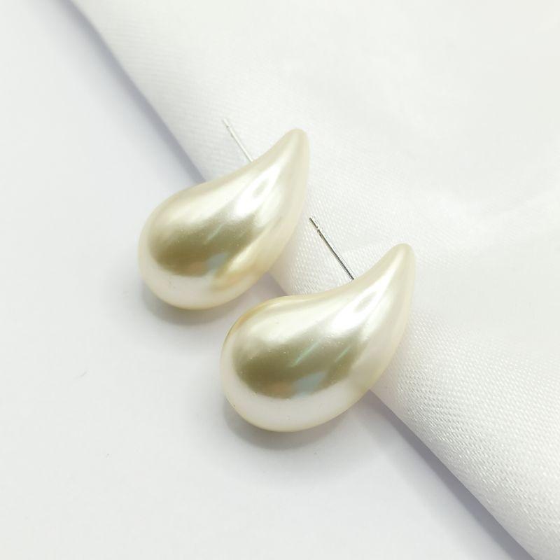 BRINCO PRATA PÉROLA UNHA DE GATO