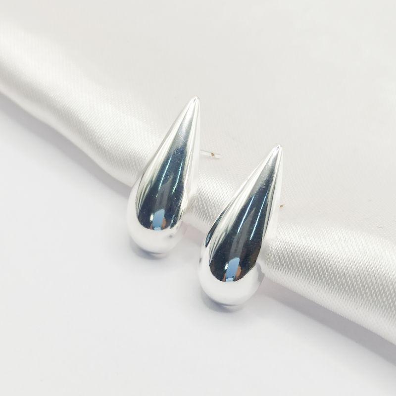 BRINCO PRATA UNHA DE GATO LISA