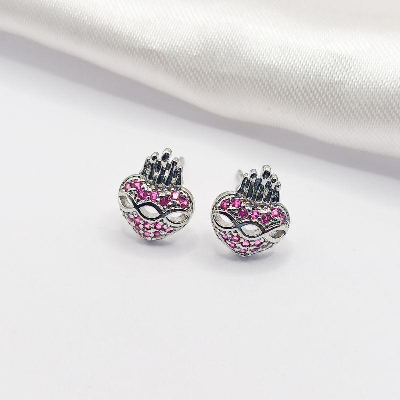 BRINCO RÓDIO CORAÇÃO VAZADO DETALHADO COM ZIRCÔNIA ROSA