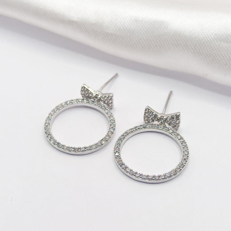 BRINCO RÓDIO LAÇINHO COM ARO CRAVEJADO