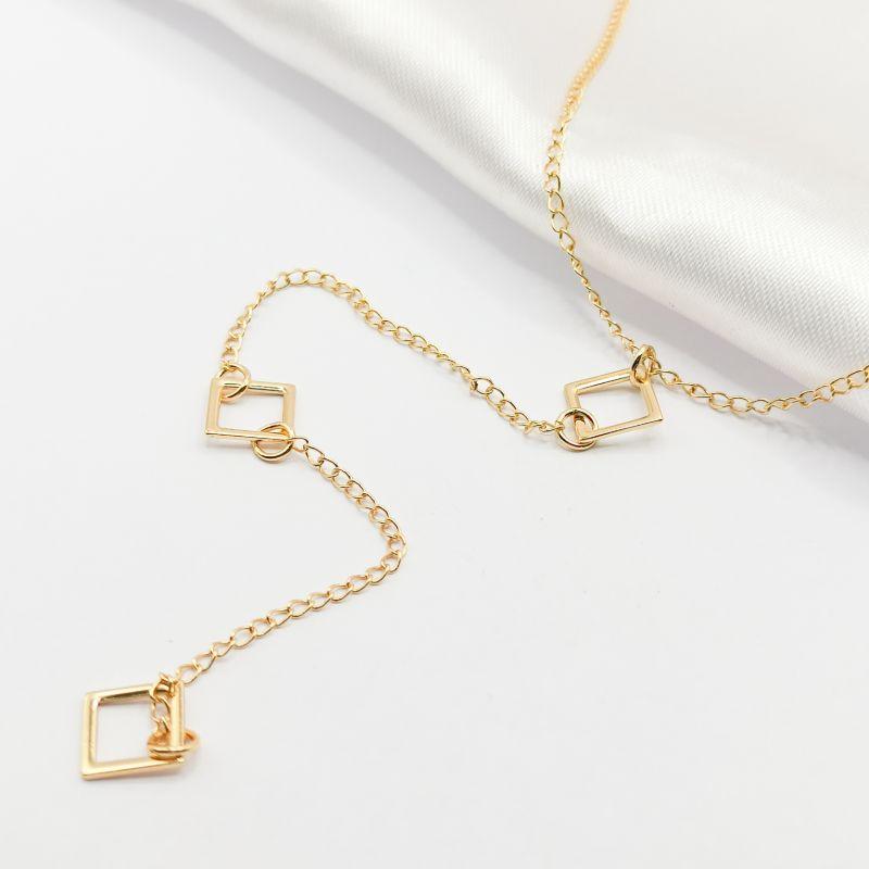 COLAR DOURADO CHOKER 3 FIOS QUADRADOS VAZADOS 40CM