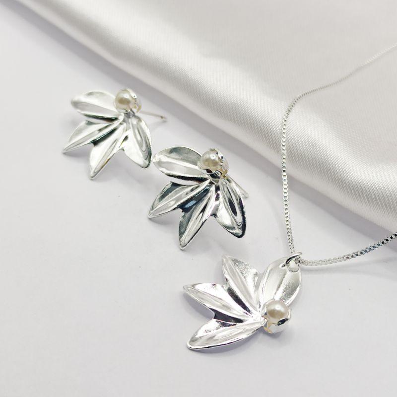 CONJUNTO PRATA FOLHAS COM PÉROLA