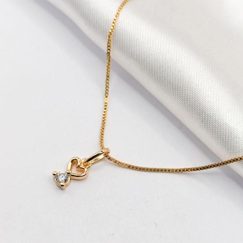 GARGANTILHA DOURADA CORAÇÃO FIO COM PONTO DE LUZ 45CM