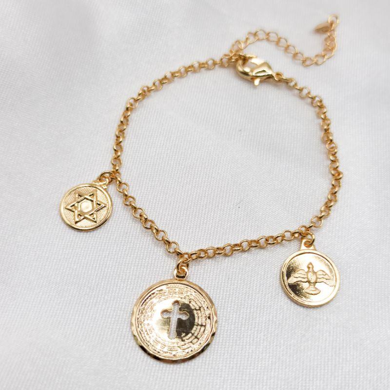 PULSEIRA DOURADA 3 MEDALHAS ESTRELA DE DAVI CRUZ E ESPÍRITO SANTO